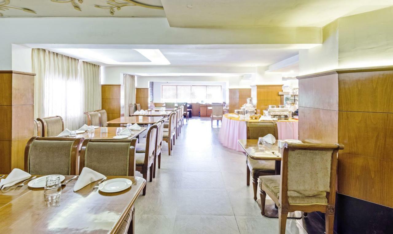 Hotel Crown Palace 인도르 외부 사진